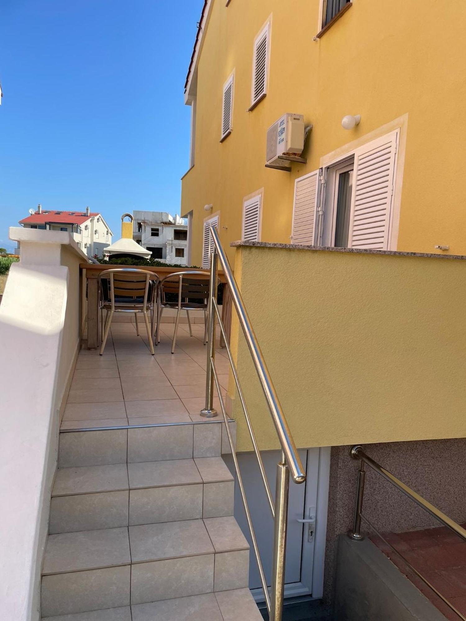 Apartments Iva Povljana Εξωτερικό φωτογραφία