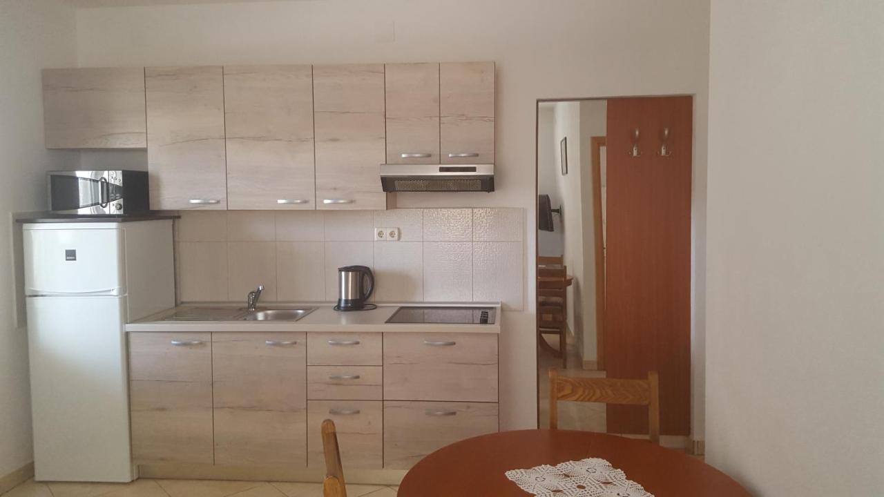 Apartments Iva Povljana Εξωτερικό φωτογραφία