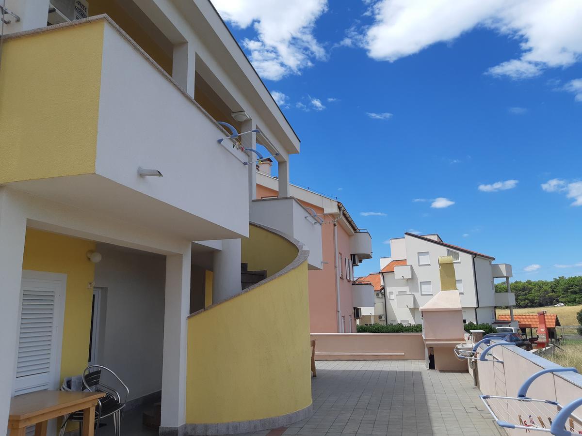 Apartments Iva Povljana Εξωτερικό φωτογραφία